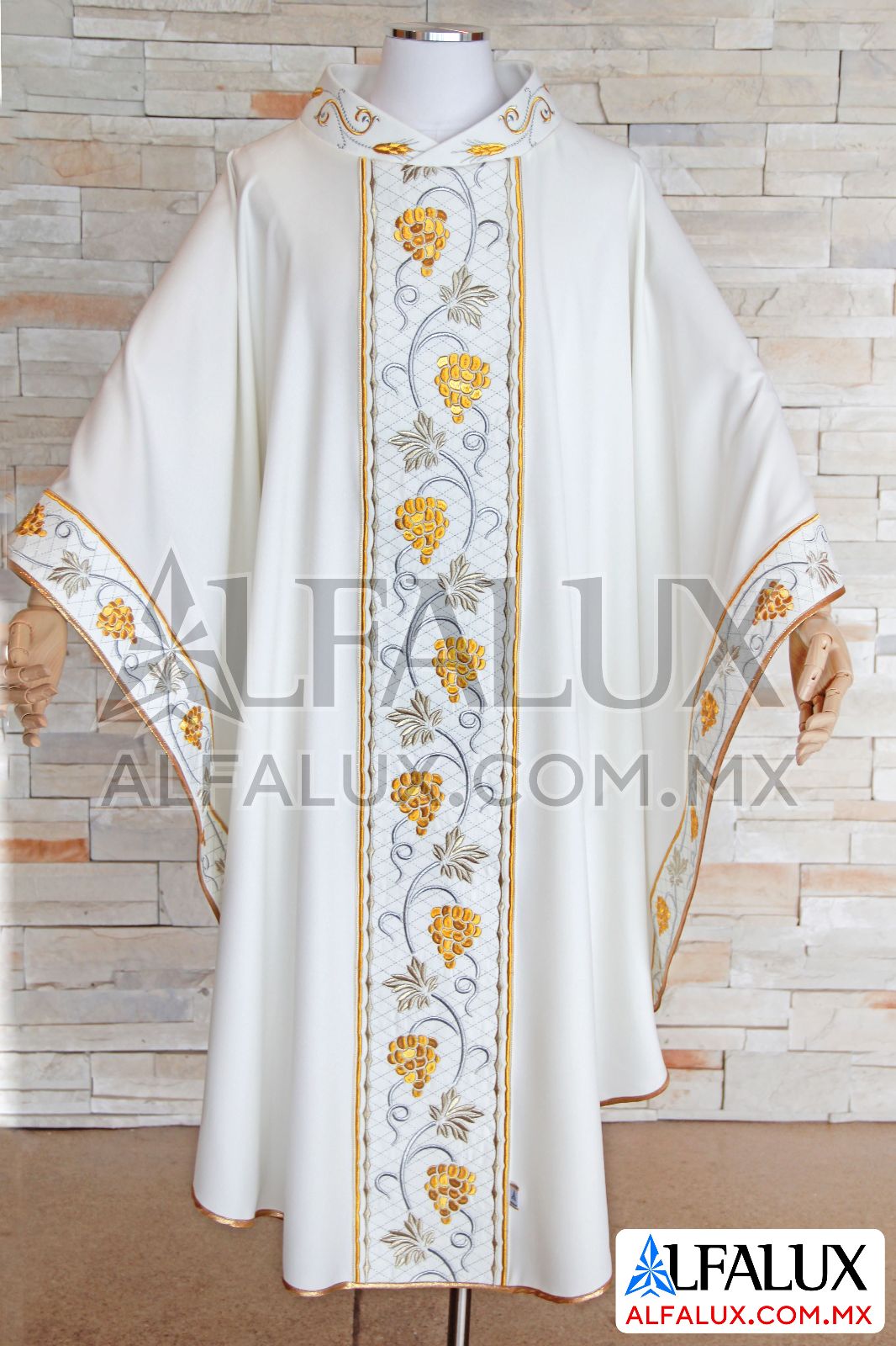 03 UVAS Casulla Alfalux Laterales y Cuello Perla 93 (2)